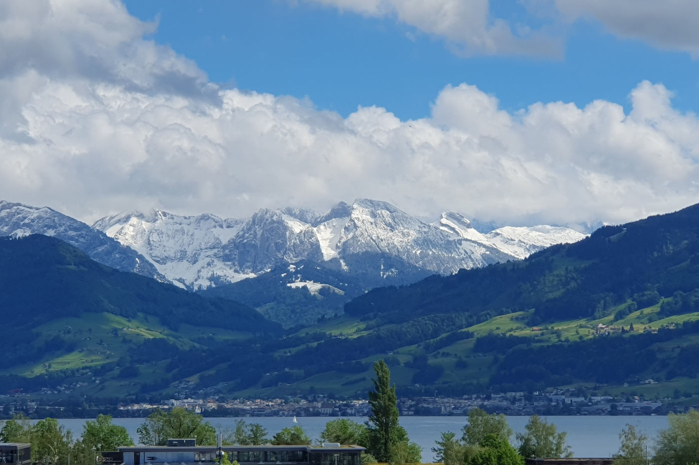 Schneebedeckte Berge in der Schweiz